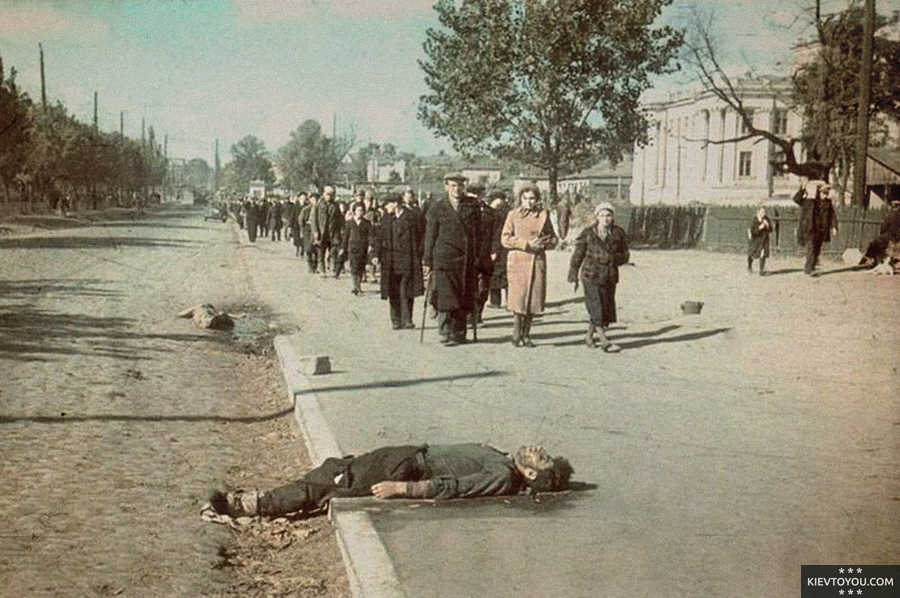 Убитый на улице Киева. Возможно подпольщик или вор.