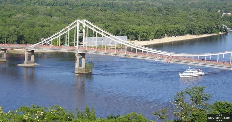 Пешеходный мост в Киеве, вид с Владимирской горки
